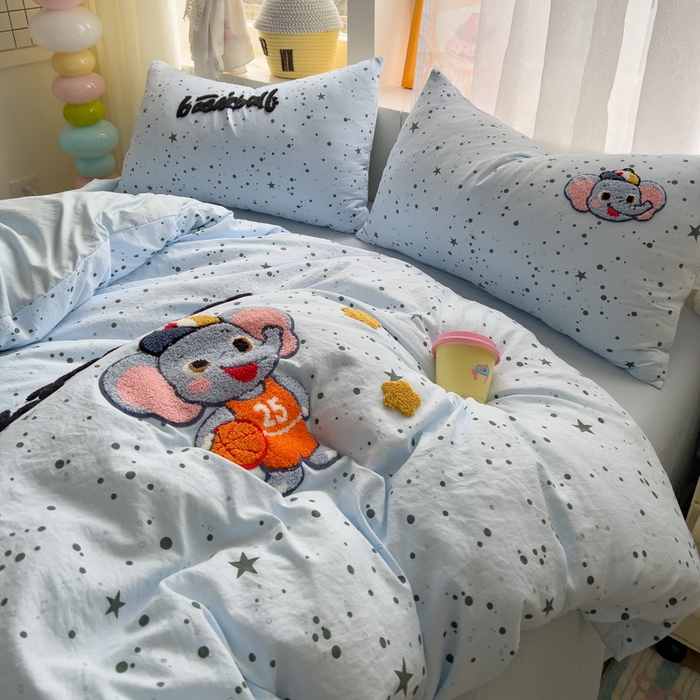 91家纺网 家纺一手货源 找家纺 易辰美 2025新款水洗棉毛巾绣卡通四件套 篮球小象