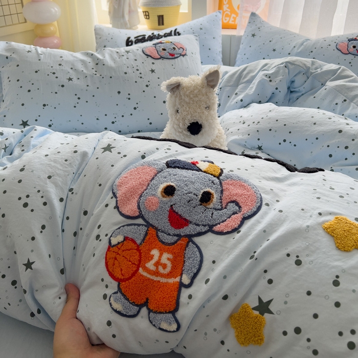 91家纺网 家纺一手货源 找家纺 易辰美 2025新款水洗棉毛巾绣卡通四件套 篮球小象