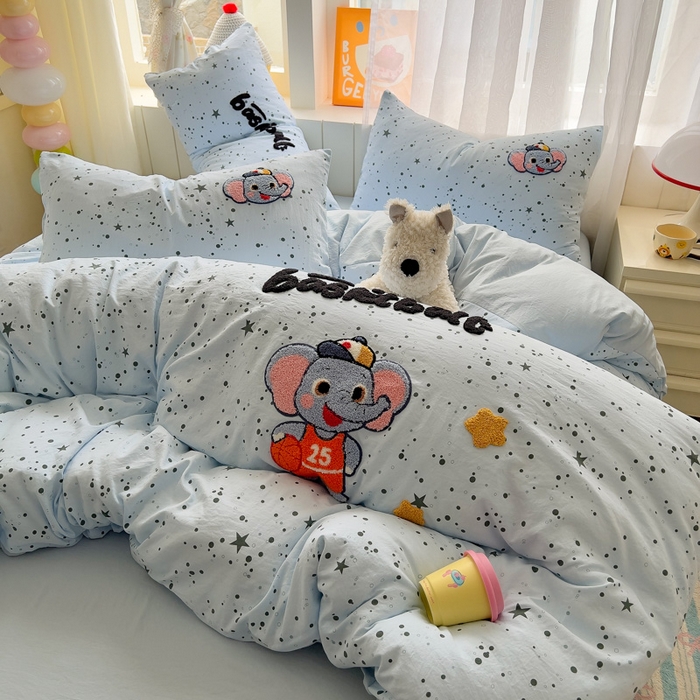 91家纺网 家纺一手货源 找家纺 易辰美 2025新款水洗棉毛巾绣卡通四件套 篮球小象