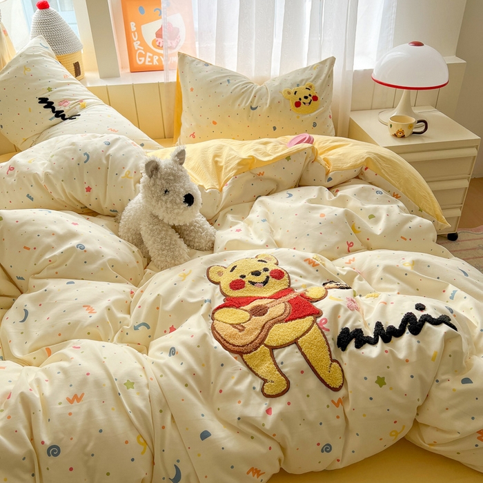 91家纺网 家纺一手货源 找家纺 易辰美 2025新款水洗棉毛巾绣卡通四件套 吉他小熊