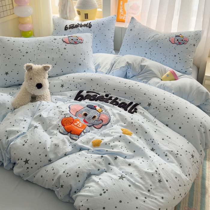 91家纺网 家纺一手货源 找家纺 易辰美 2025新款水洗棉毛巾绣卡通四件套 篮球小象