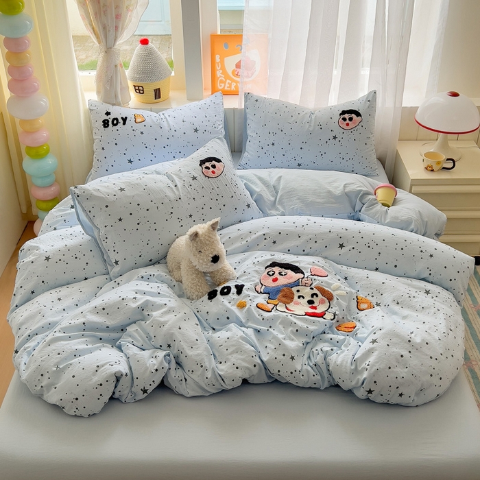 91家纺网 家纺一手货源 找家纺 易辰美 2025新款水洗棉毛巾绣卡通四件套 小新与大白