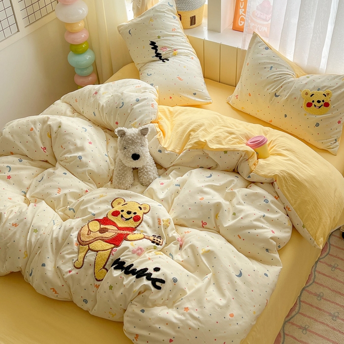 91家纺网 家纺一手货源 找家纺 易辰美 2025新款水洗棉毛巾绣卡通四件套 吉他小熊