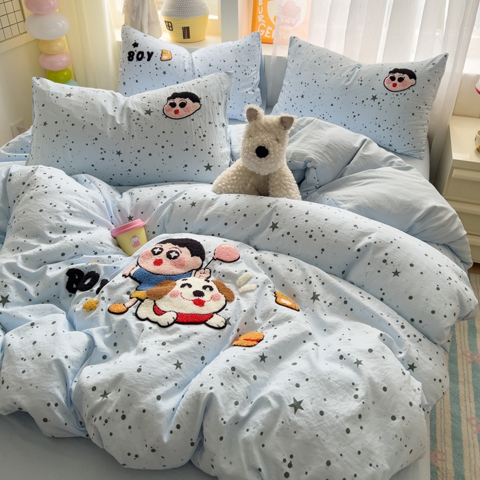 91家纺网 家纺一手货源 找家纺 易辰美 2025新款水洗棉毛巾绣卡通四件套 小新与大白