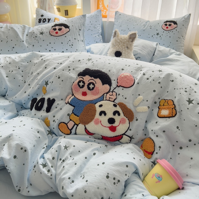 91家纺网 家纺一手货源 找家纺 易辰美 2025新款水洗棉毛巾绣卡通四件套 小新与大白