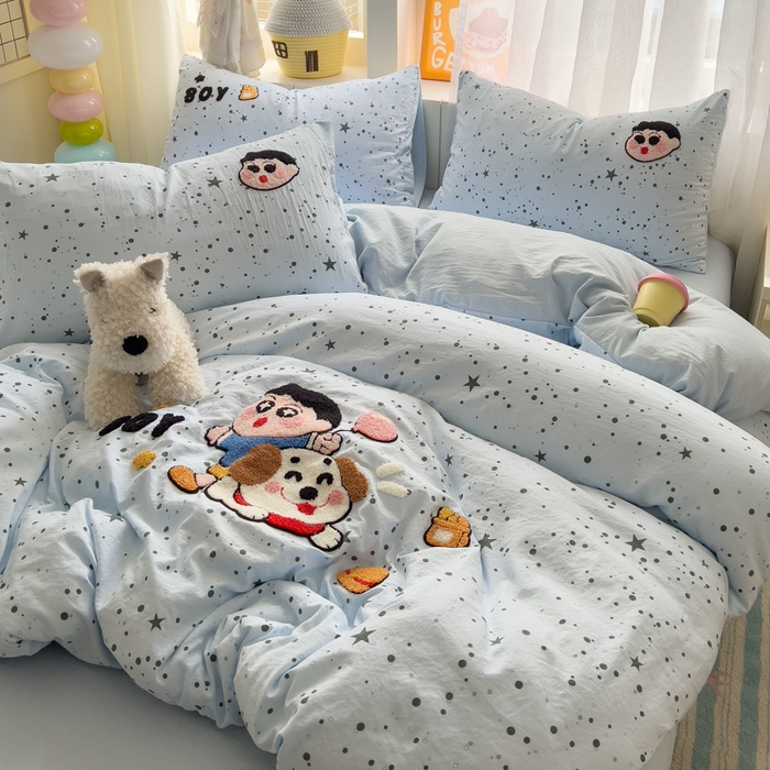 91家纺网 家纺一手货源 找家纺 易辰美 2025新款水洗棉毛巾绣卡通四件套 小新与大白