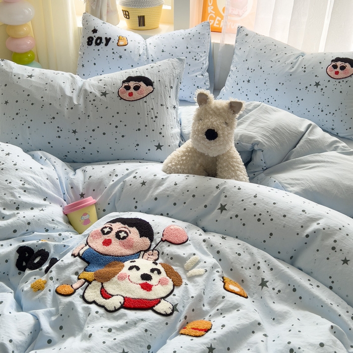 91家纺网 家纺一手货源 找家纺 易辰美 2025新款水洗棉毛巾绣卡通四件套 小新与大白