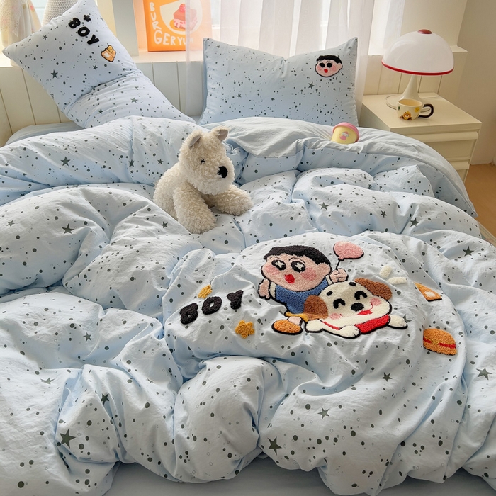 91家纺网 家纺一手货源 找家纺 易辰美 2025新款水洗棉毛巾绣卡通四件套 小新与大白