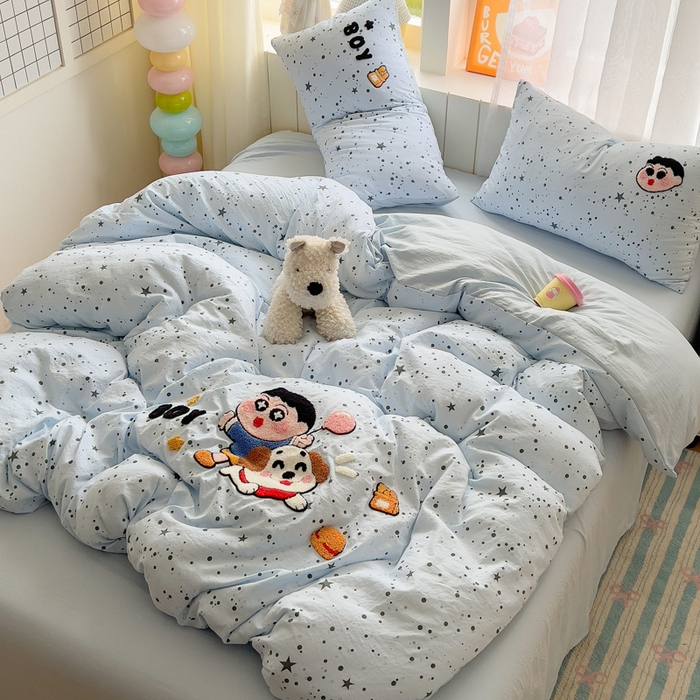 91家纺网 家纺一手货源 找家纺 易辰美 2025新款水洗棉毛巾绣卡通四件套 小新与大白