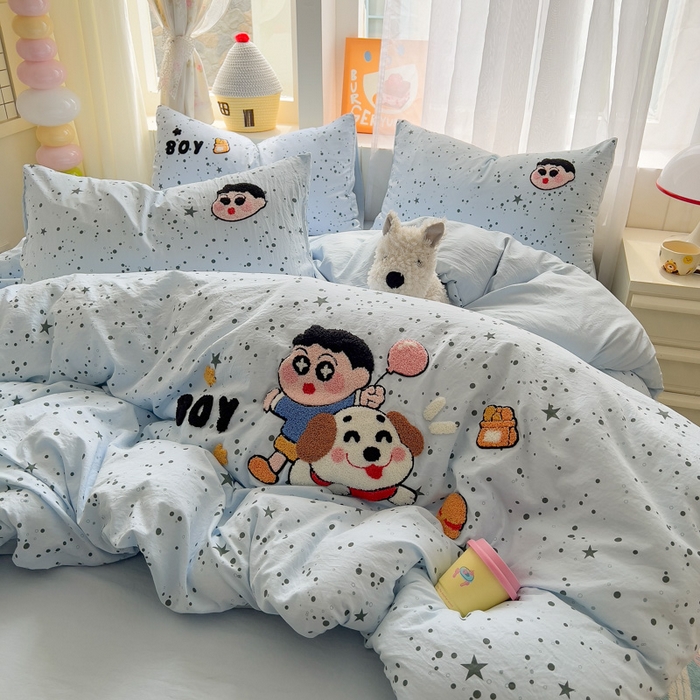 91家纺网 家纺一手货源 找家纺 易辰美 2025新款水洗棉毛巾绣卡通四件套 小新与大白