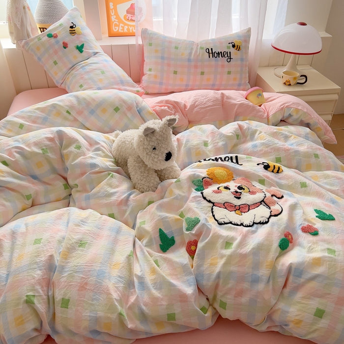 91家纺网 家纺一手货源 找家纺 易辰美 2025新款水洗棉毛巾绣卡通四件套 萌趣猫咪