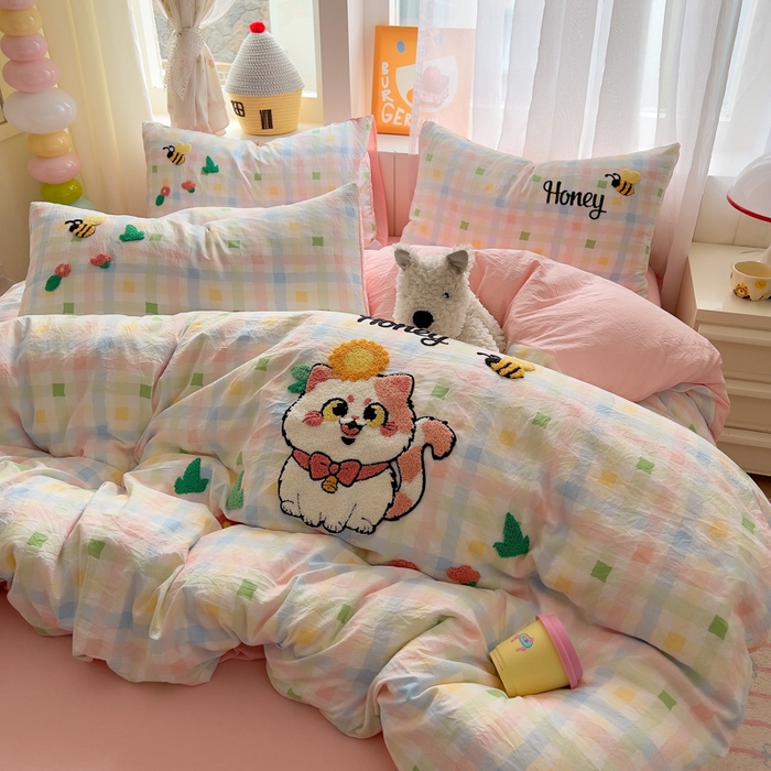 91家纺网 家纺一手货源 找家纺 易辰美 2025新款水洗棉毛巾绣卡通四件套 萌趣猫咪