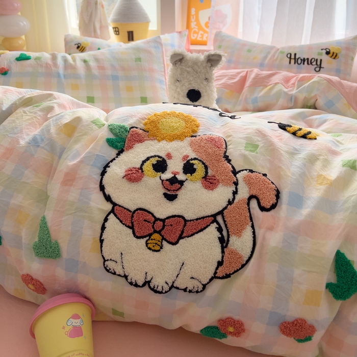 91家纺网 家纺一手货源 找家纺 易辰美 2025新款水洗棉毛巾绣卡通四件套 萌趣猫咪