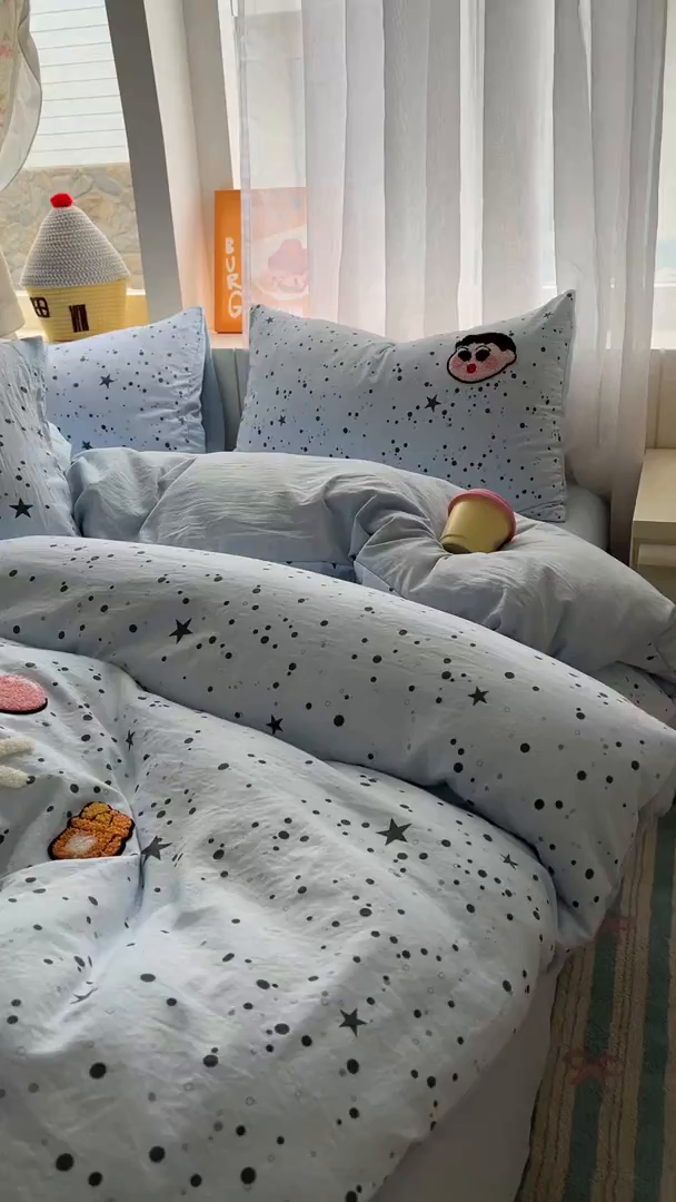 91家纺网 家纺一手货源 找家纺 易辰美 2025新款水洗棉毛巾绣卡通四件套 小新与大白