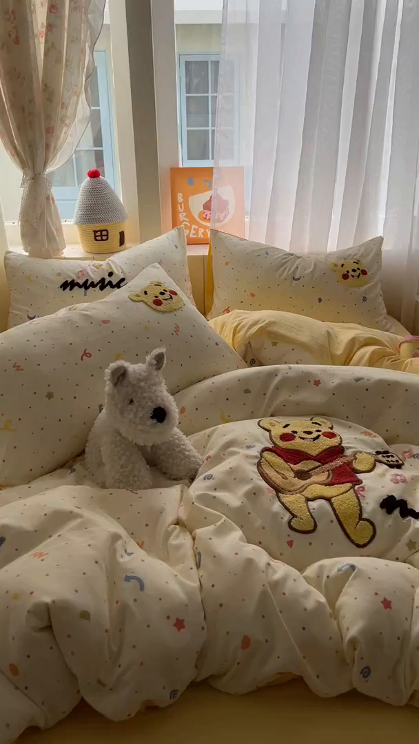 91家纺网 家纺一手货源 找家纺 易辰美 2025新款水洗棉毛巾绣卡通四件套 吉他小熊