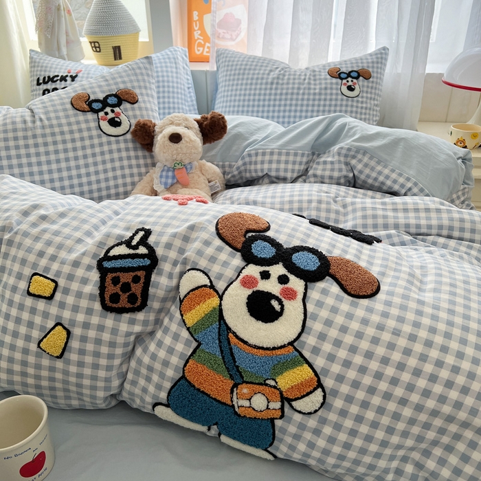 91家纺网 家纺一手货源 找家纺 易辰美 2025新款水洗棉毛巾绣卡通四件套 彩条狗