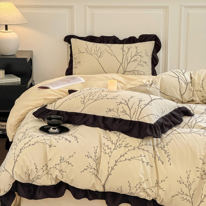 91家纺网 家纺一手货源 找家纺 宅家居 2025新款轻法式小香风灯芯绒提花立体韩版花边牛奶绒四件套-影棚风 花枝