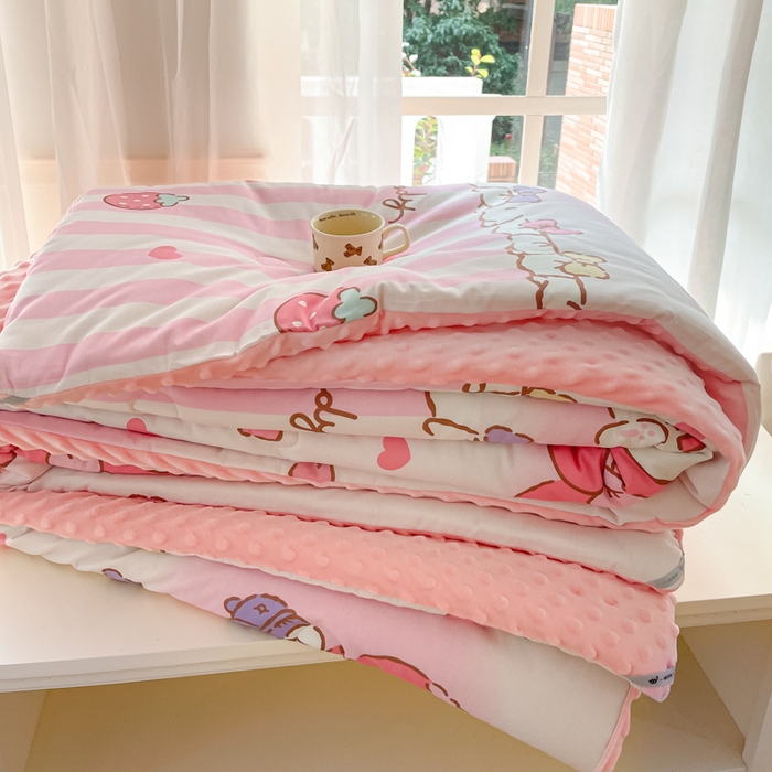 91家纺网 家纺一手货源 找家纺 暮思家居 2025新款正版授权三丽鸥A版纯棉B版安抚豆豆绒春秋被冬被豆豆被被子被芯系列 豆豆被-洋娃娃美乐蒂