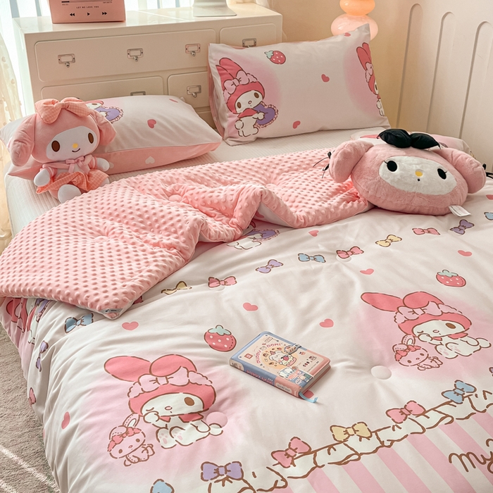 91家纺网 家纺一手货源 找家纺 暮思家居 2025新款正版授权三丽鸥A版纯棉B版安抚豆豆绒春秋被冬被豆豆被被子被芯系列 豆豆被-洋娃娃美乐蒂