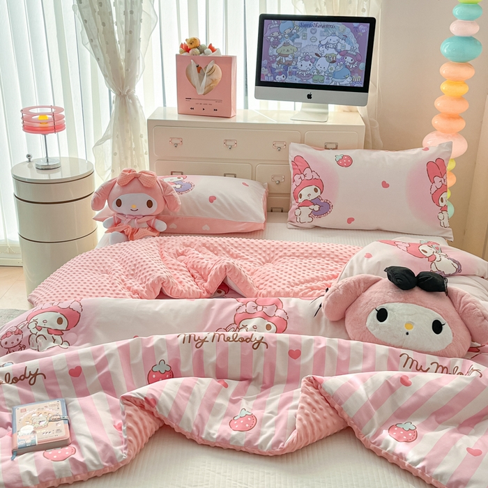 91家纺网 家纺一手货源 找家纺 暮思家居 2025新款正版授权三丽鸥A版纯棉B版安抚豆豆绒春秋被冬被豆豆被被子被芯系列 豆豆被-洋娃娃美乐蒂