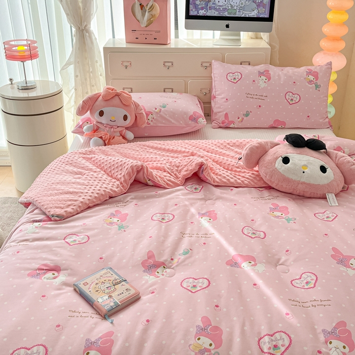 91家纺网 家纺一手货源 找家纺 暮思家居 2025新款正版授权三丽鸥A版纯棉B版安抚豆豆绒春秋被冬被豆豆被被子被芯系列 豆豆被-爱心美乐蒂