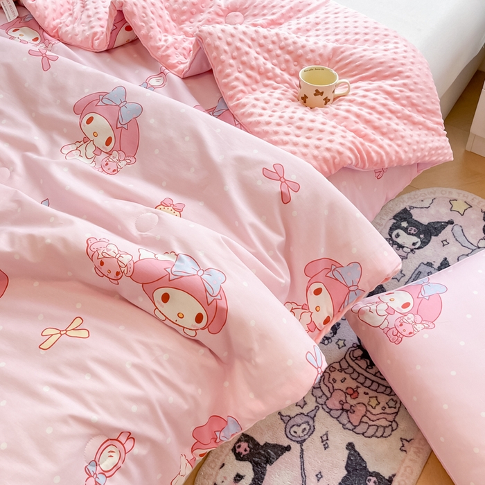 91家纺网 家纺一手货源 找家纺 暮思家居 2025新款正版授权三丽鸥A版纯棉B版安抚豆豆绒春秋被冬被豆豆被被子被芯系列 豆豆被-蝴蝶结美乐蒂