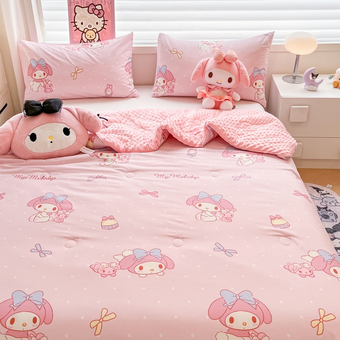 91家纺网 家纺一手货源 找家纺 暮思家居 2025新款正版授权三丽鸥A版纯棉B版安抚豆豆绒春秋被冬被豆豆被被子被芯系列 豆豆被-蝴蝶结美乐蒂