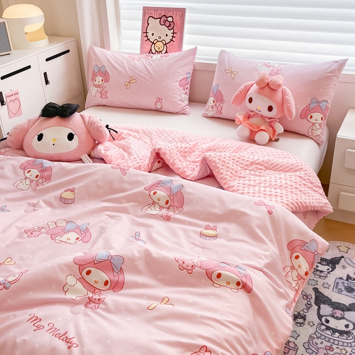 91家纺网 家纺一手货源 找家纺 暮思家居 2025新款正版授权三丽鸥A版纯棉B版安抚豆豆绒春秋被冬被豆豆被被子被芯系列 豆豆被-蝴蝶结美乐蒂