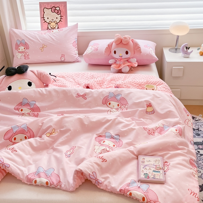 91家纺网 家纺一手货源 找家纺 暮思家居 2025新款正版授权三丽鸥A版纯棉B版安抚豆豆绒春秋被冬被豆豆被被子被芯系列 豆豆被-蝴蝶结美乐蒂