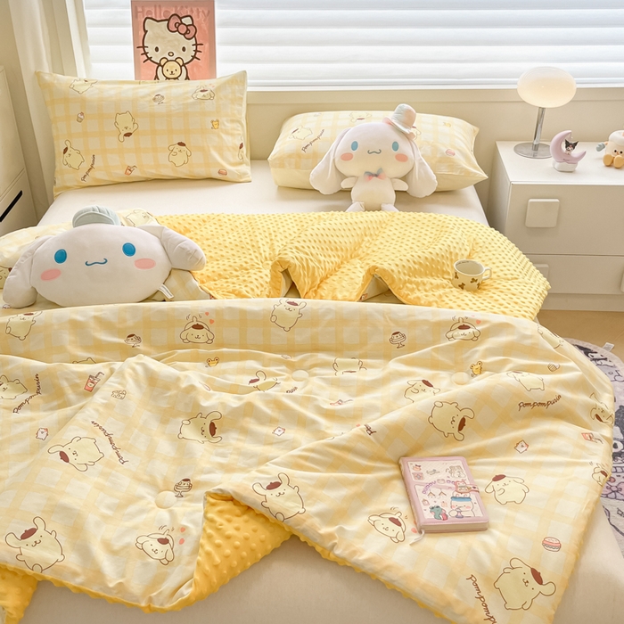 91家纺网 家纺一手货源 找家纺 暮思家居 2025新款正版授权三丽鸥A版纯棉B版安抚豆豆绒春秋被冬被豆豆被被子被芯系列 豆豆被-焦糖布丁狗