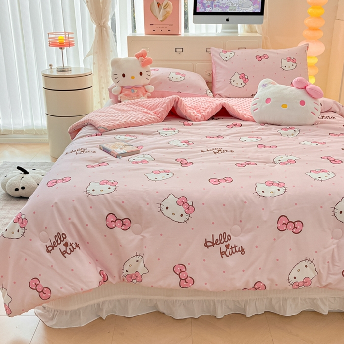 91家纺网 家纺一手货源 找家纺 暮思家居 2025新款正版授权三丽鸥A版纯棉B版安抚豆豆绒春秋被冬被豆豆被被子被芯系列 豆豆被-可爱凯蒂