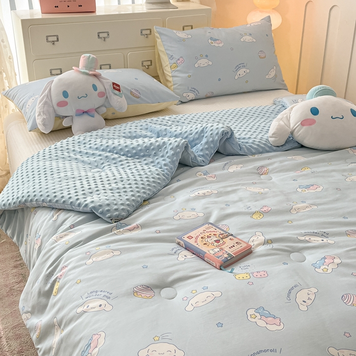 91家纺网 家纺一手货源 找家纺 暮思家居 2025新款正版授权三丽鸥A版纯棉B版安抚豆豆绒春秋被冬被豆豆被被子被芯系列 豆豆被-云朵大耳狗