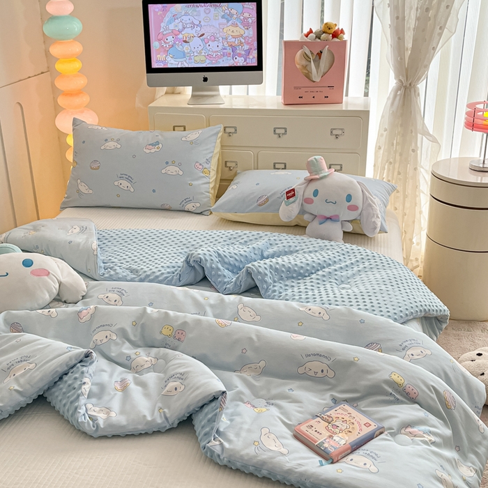 91家纺网 家纺一手货源 找家纺 暮思家居 2025新款正版授权三丽鸥A版纯棉B版安抚豆豆绒春秋被冬被豆豆被被子被芯系列 豆豆被-云朵大耳狗