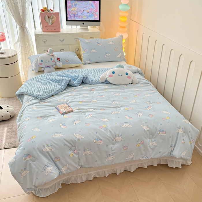 91家纺网 家纺一手货源 找家纺 暮思家居 2025新款正版授权三丽鸥A版纯棉B版安抚豆豆绒春秋被冬被豆豆被被子被芯系列 豆豆被-云朵大耳狗