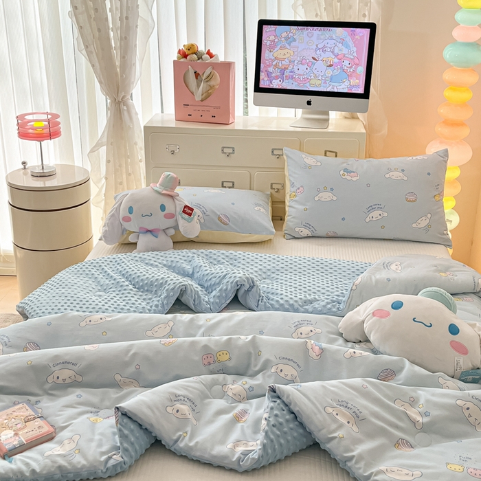 91家纺网 家纺一手货源 找家纺 暮思家居 2025新款正版授权三丽鸥A版纯棉B版安抚豆豆绒春秋被冬被豆豆被被子被芯系列 豆豆被-云朵大耳狗