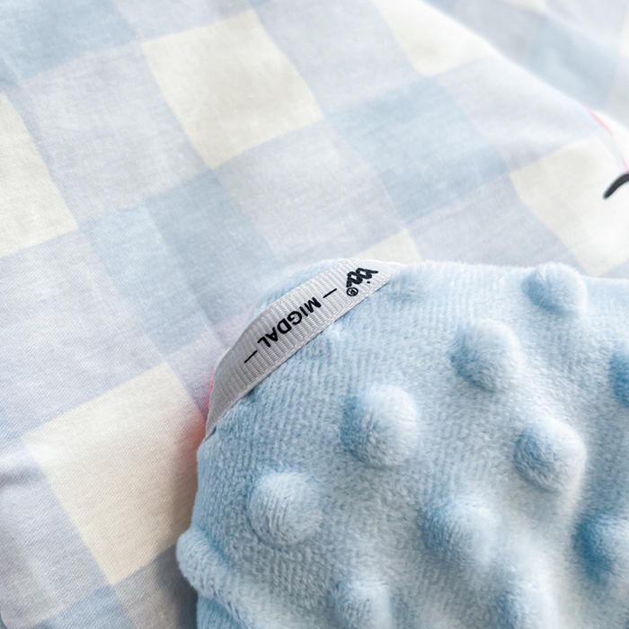 91家纺网 家纺一手货源 找家纺 暮思家居 2025新款正版授权三丽鸥A版纯棉B版安抚豆豆绒春秋被冬被豆豆被被子被芯系列 豆豆被-乖巧KT