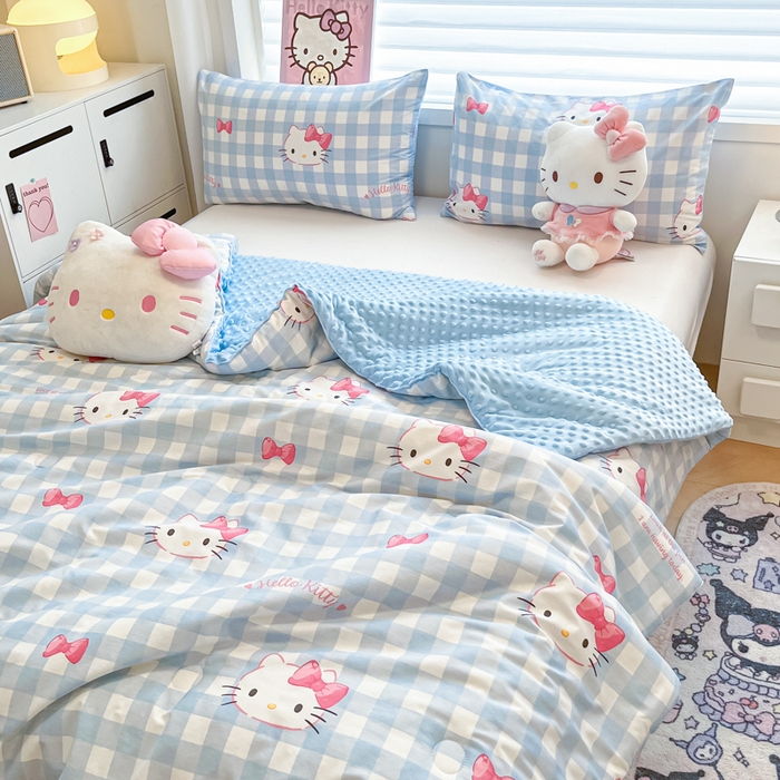 91家纺网 家纺一手货源 找家纺 暮思家居 2025新款正版授权三丽鸥A版纯棉B版安抚豆豆绒春秋被冬被豆豆被被子被芯系列 豆豆被-乖巧KT