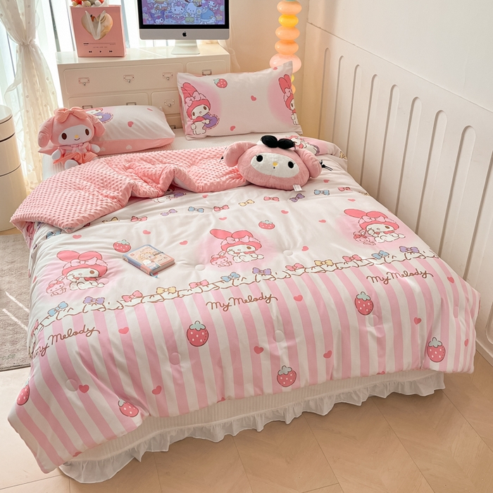 91家纺网 家纺一手货源 找家纺 暮思家居 2025新款正版授权三丽鸥A版纯棉B版安抚豆豆绒春秋被冬被豆豆被被子被芯系列 豆豆被-洋娃娃美乐蒂