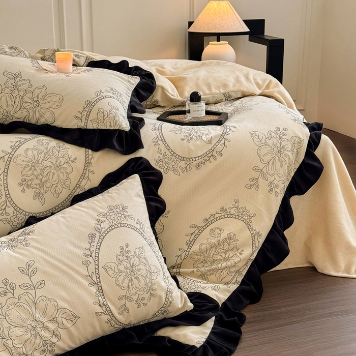 91家纺网 家纺一手货源 找家纺 宅家居 2025新款轻法式小香风灯芯绒提花立体韩版花边牛奶绒四件套-影棚风 镜花