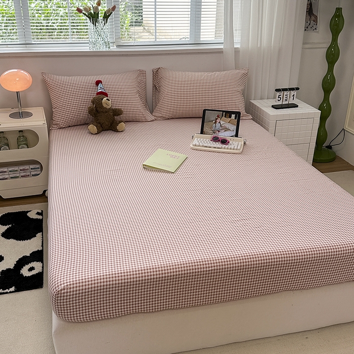 91家纺网 家纺一手货源 找家纺 觅妮家纺 2025新款A类水洗棉韩系ins床笠三件套 豆粉小格