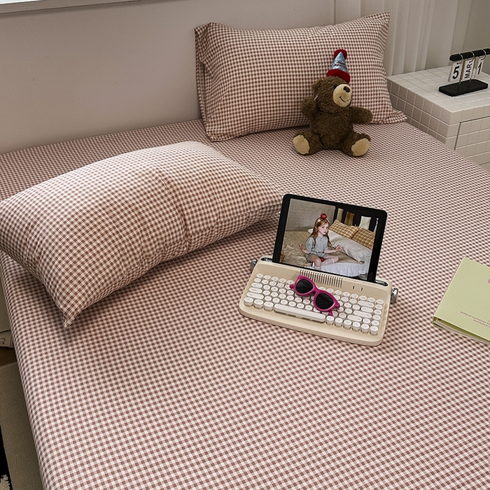 91家纺网 家纺一手货源 找家纺 觅妮家纺 2025新款A类水洗棉韩系ins床笠三件套 豆粉小格