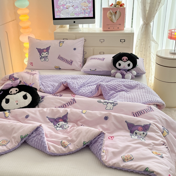 91家纺网 家纺一手货源 找家纺 暮思家居 2025新款正版授权三丽鸥A版纯棉B版安抚豆豆绒春秋被冬被豆豆被被子被芯系列 豆豆被-甜甜库洛米