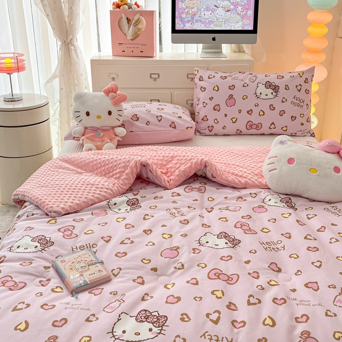 91家纺网 家纺一手货源 找家纺 暮思家居 2025新款正版授权三丽鸥A版纯棉B版安抚豆豆绒春秋被冬被豆豆被被子被芯系列 豆豆被-凯蒂乐园