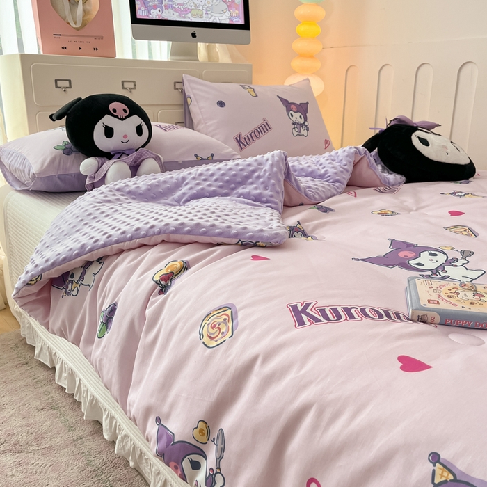 91家纺网 家纺一手货源 找家纺 暮思家居 2025新款正版授权三丽鸥A版纯棉B版安抚豆豆绒春秋被冬被豆豆被被子被芯系列 豆豆被-甜甜库洛米