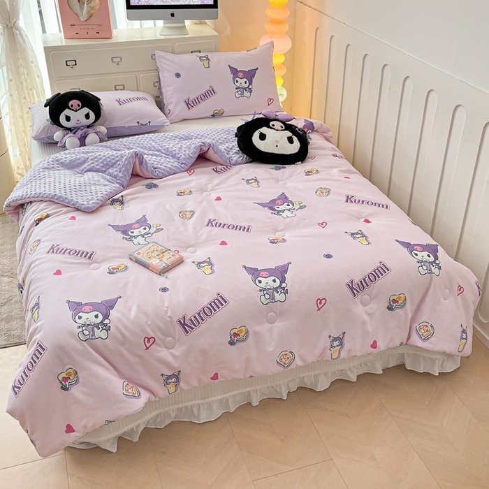 91家纺网 家纺一手货源 找家纺 暮思家居 2025新款正版授权三丽鸥A版纯棉B版安抚豆豆绒春秋被冬被豆豆被被子被芯系列 豆豆被-甜甜库洛米