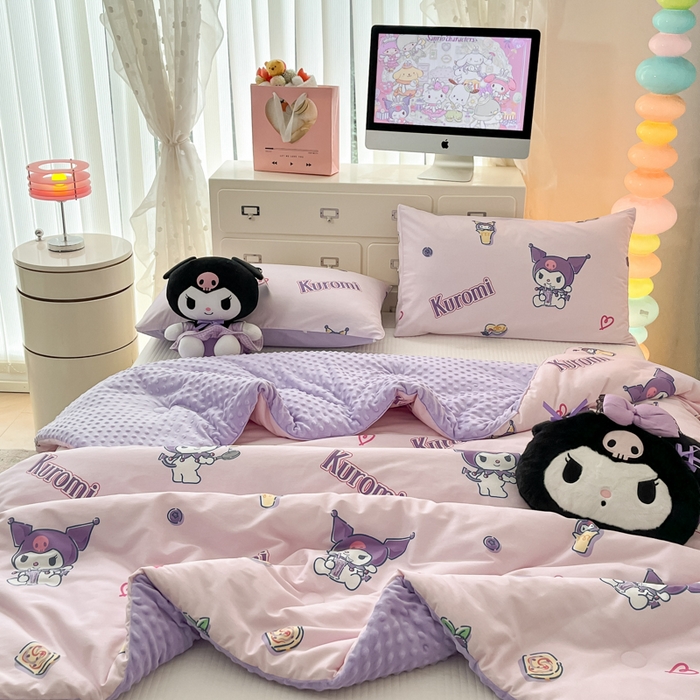 91家纺网 家纺一手货源 找家纺 暮思家居 2025新款正版授权三丽鸥A版纯棉B版安抚豆豆绒春秋被冬被豆豆被被子被芯系列 豆豆被-甜甜库洛米