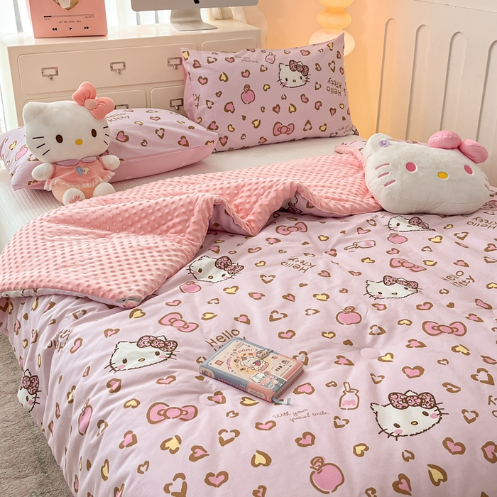 91家纺网 家纺一手货源 找家纺 暮思家居 2025新款正版授权三丽鸥A版纯棉B版安抚豆豆绒春秋被冬被豆豆被被子被芯系列 豆豆被-凯蒂乐园