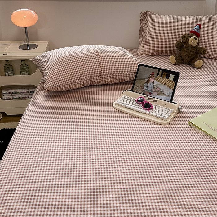 91家纺网 家纺一手货源 找家纺 觅妮家纺 2025新款A类水洗棉韩系ins床笠三件套 豆粉小格