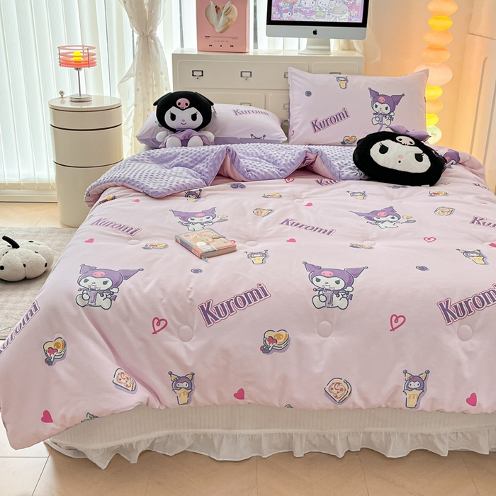 91家纺网 家纺一手货源 找家纺 暮思家居 2025新款正版授权三丽鸥A版纯棉B版安抚豆豆绒春秋被冬被豆豆被被子被芯系列 豆豆被-甜甜库洛米