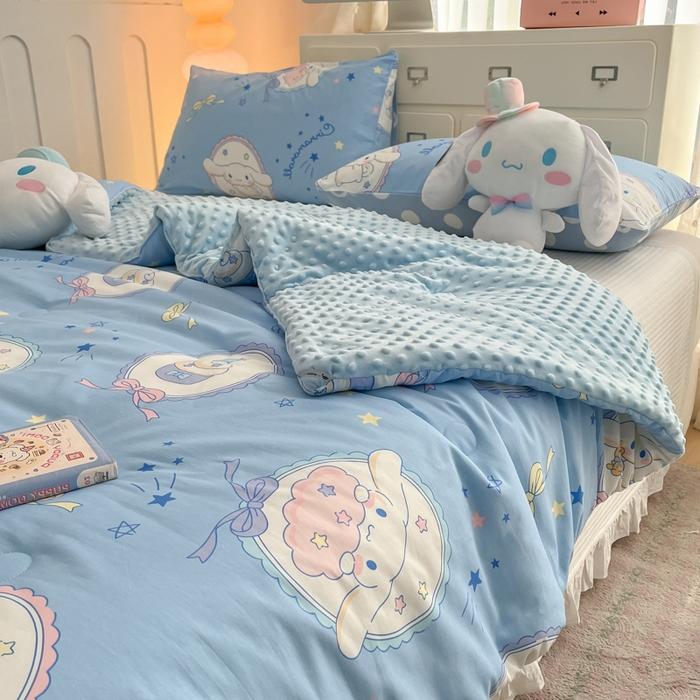 91家纺网 家纺一手货源 找家纺 暮思家居 2025新款正版授权三丽鸥A版纯棉B版安抚豆豆绒春秋被冬被豆豆被被子被芯系列 豆豆被-蓝色玉桂狗
